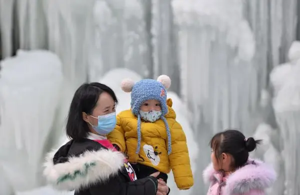 大自然在冬天最开心，因为可以做帅气的造型