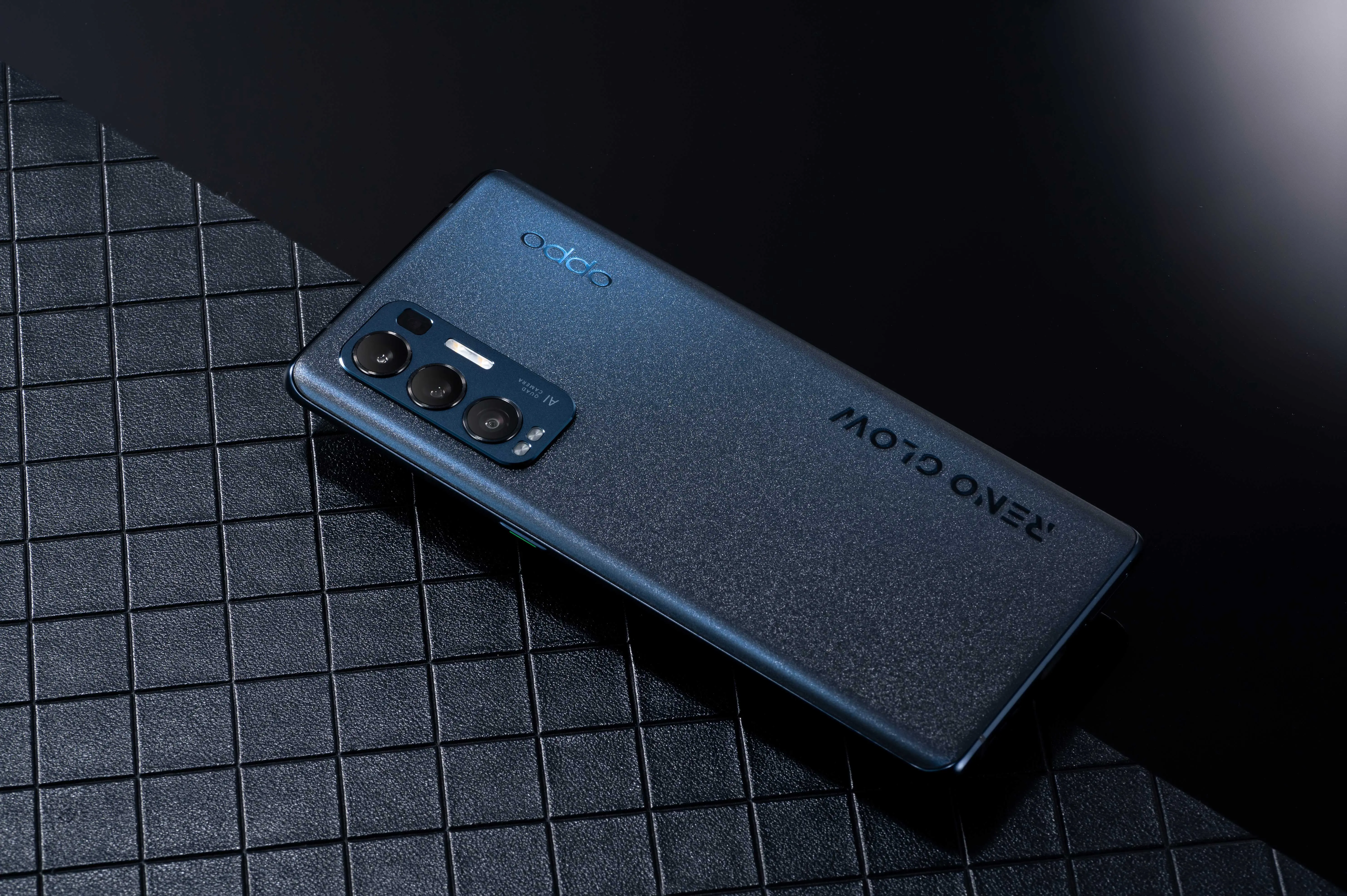 OPPO发布主打影像体验的Reno5 Pro＋，起售价3999元