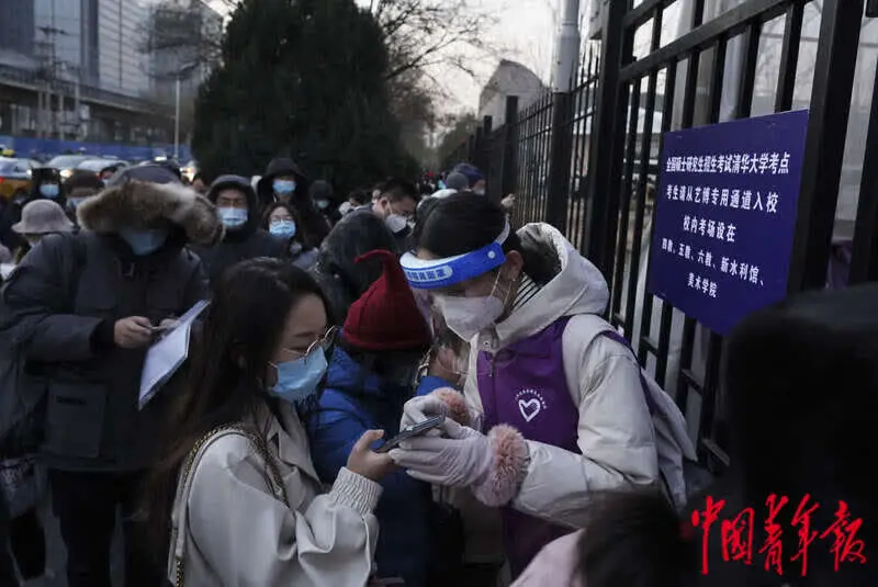 多图直击2021考研现场 考生遵循防疫要求有序进场