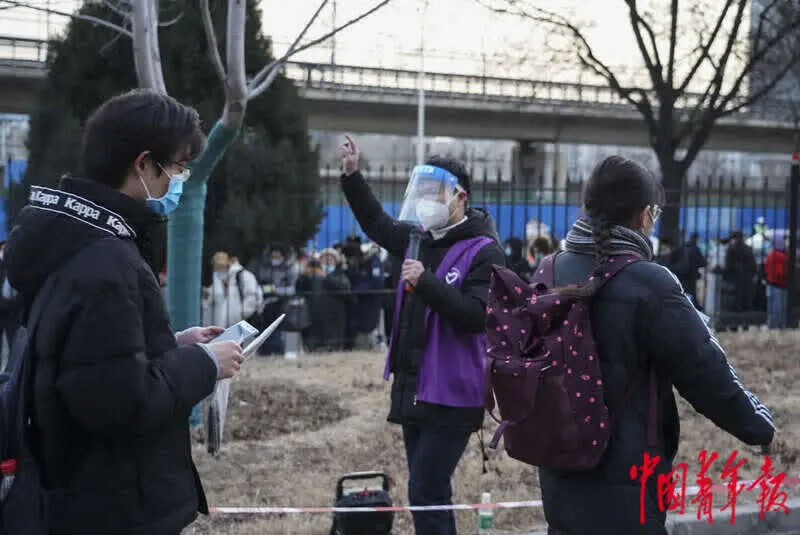 多图直击2021考研现场 考生遵循防疫要求有序进场