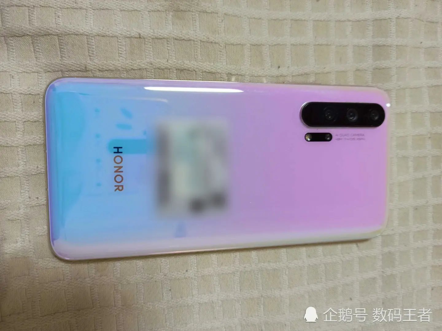 1300收的荣耀20Pro？到手后，我想说：这波不亏，值哭