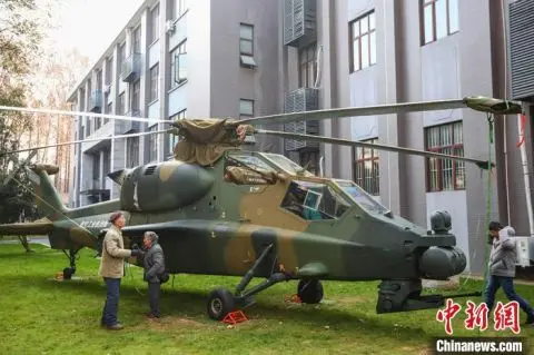 直-10“空降”南京航空航天大学校园