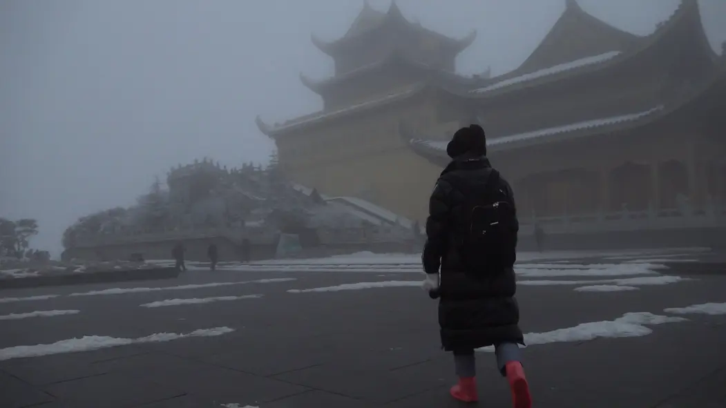 今晚看文化旅游频道《世界那么大》，跟旅游博主星鑫一起冬游峨眉山！