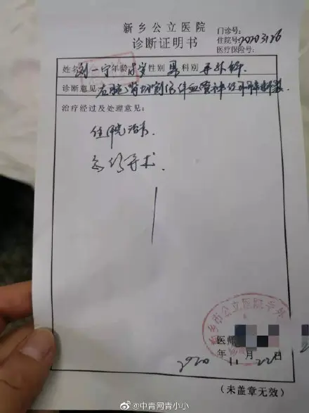 18岁艺考生挡刀救人，可他弹钢琴的手…
