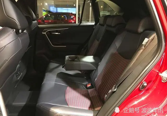 铃木版的RAV4实车曝光，造型很硬派