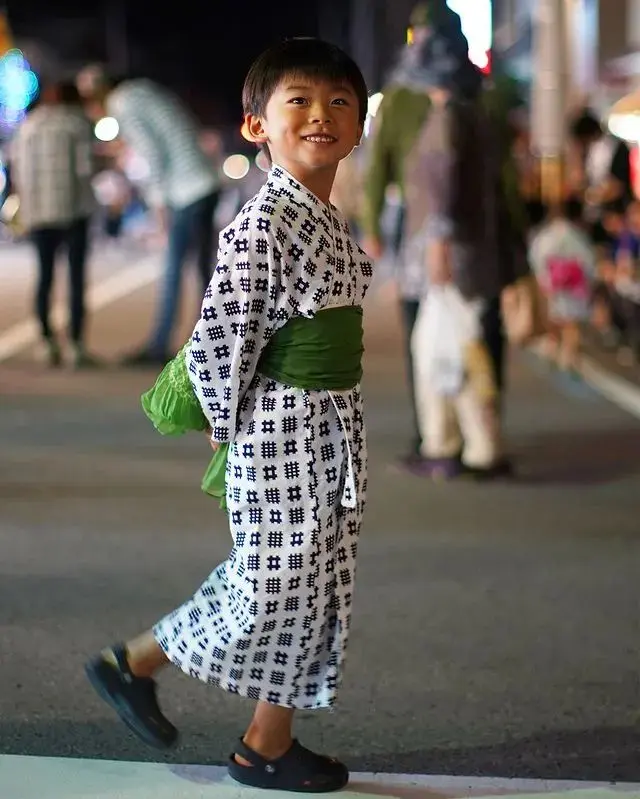 偷拍儿子7年，日本老爸把“丑照”做成了结婚礼物：你哭得好丑，但我好喜欢