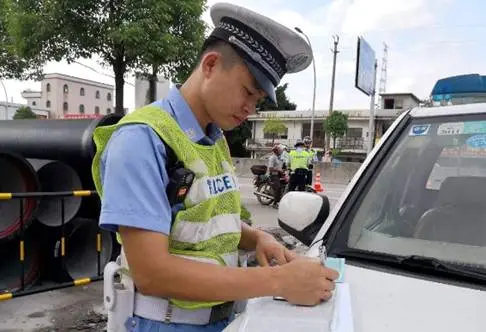 车辆太干净还要被扣分罚款？车主不解，交警：下次这样，还得罚