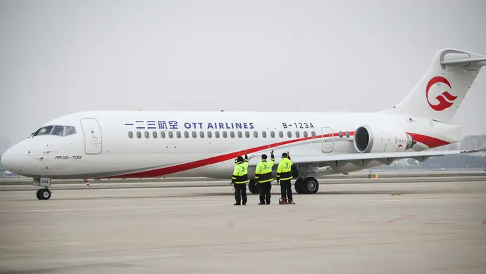 一二三航空正式起飞，国产ARJ21飞机首航执飞上海到北京，客座率超90％