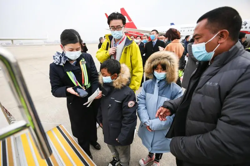 一二三航空正式起飞，国产ARJ21飞机首航执飞上海到北京，客座率超90％