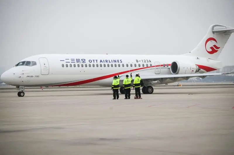 一二三航空正式起飞，国产ARJ21飞机首航执飞上海到北京，客座率超90％