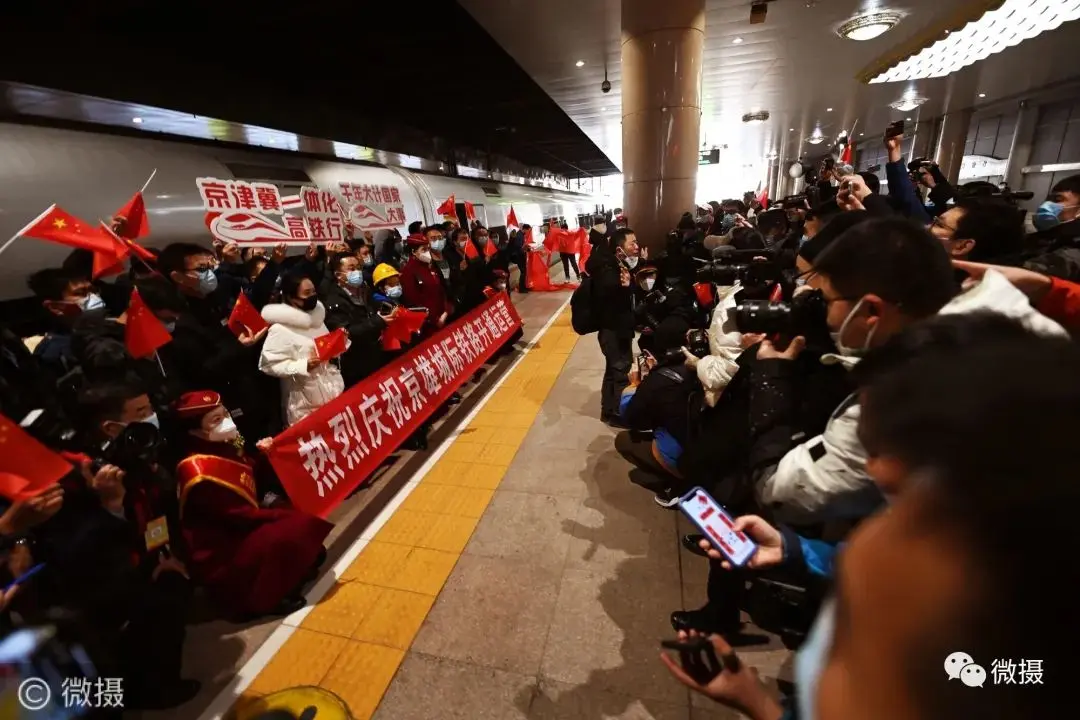 微摄图片全记录丨京雄城际铁路展现中国速度，凝结中国智慧！