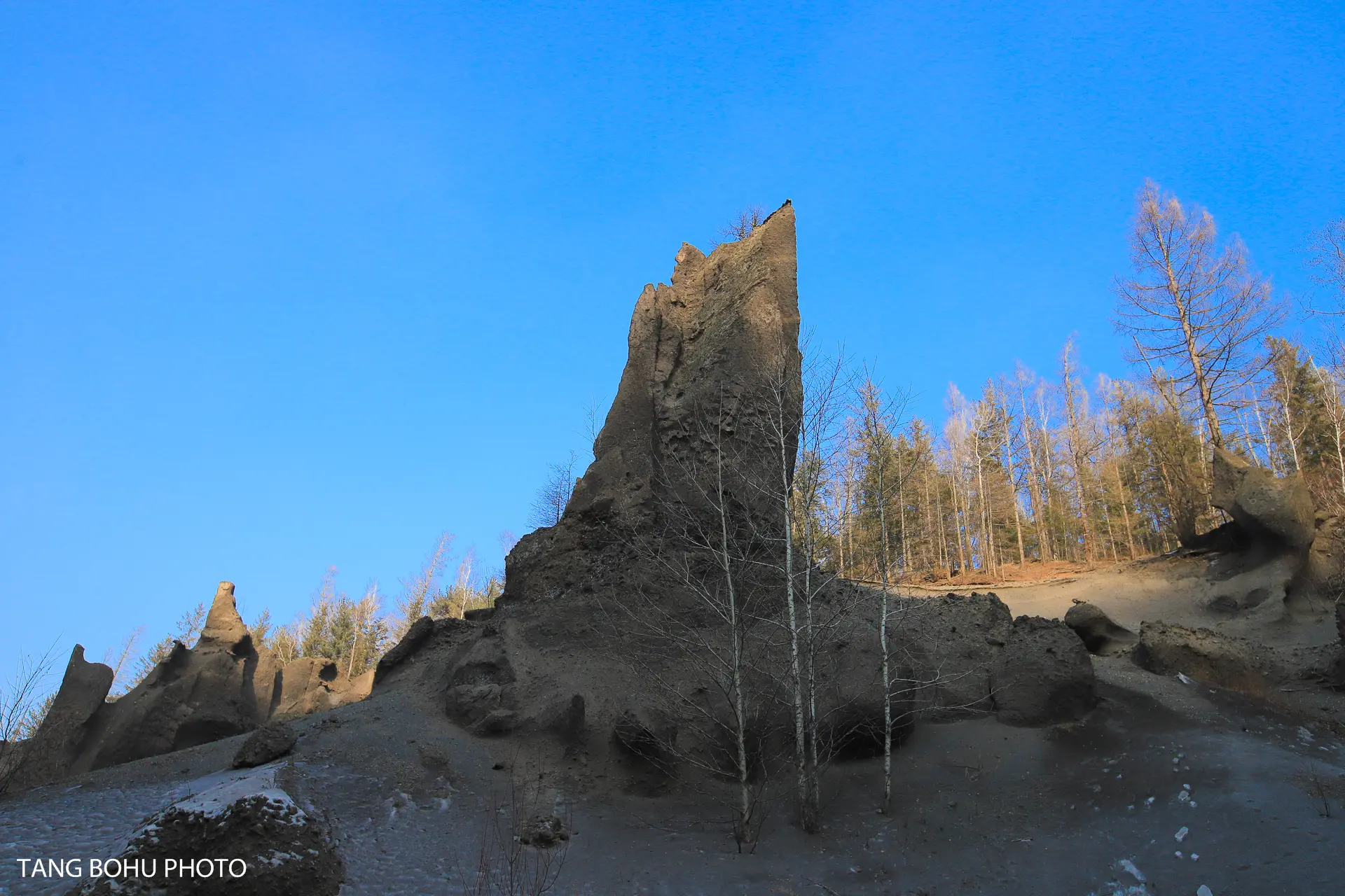 长白山脚下有一个火山峡谷，浮石林被风吹成奇特景观，让人向往