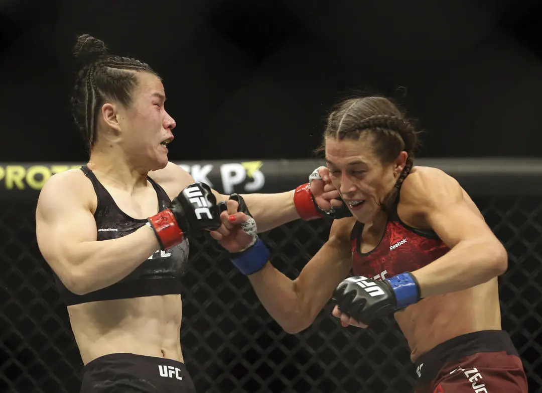 卫冕战获评“UFC年度最佳比赛” 张伟丽：男人可以卖口红 女人也可以打拳