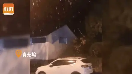 杭州全城雪花飄飄！這裡雪都這麼厚了！西湖邊遊客扎堆，姑娘驚呼“好幸福”