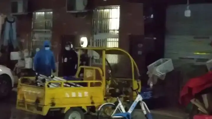 杭州全城雪花飄飄！這裡雪都這麼厚了！西湖邊遊客扎堆，姑娘驚呼“好幸福”