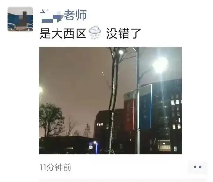 杭州全城雪花飄飄！這裡雪都這麼厚了！西湖邊遊客扎堆，姑娘驚呼“好幸福”