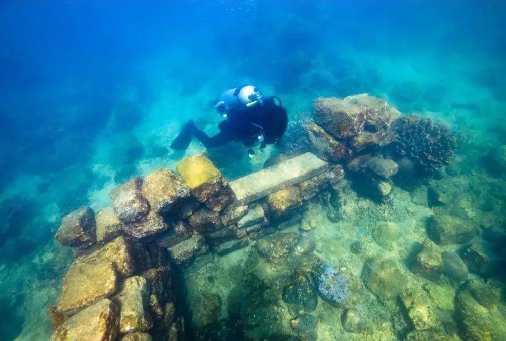 海南的海底突然发现72座村庄，充满生活气息，海底有人在居住吗？