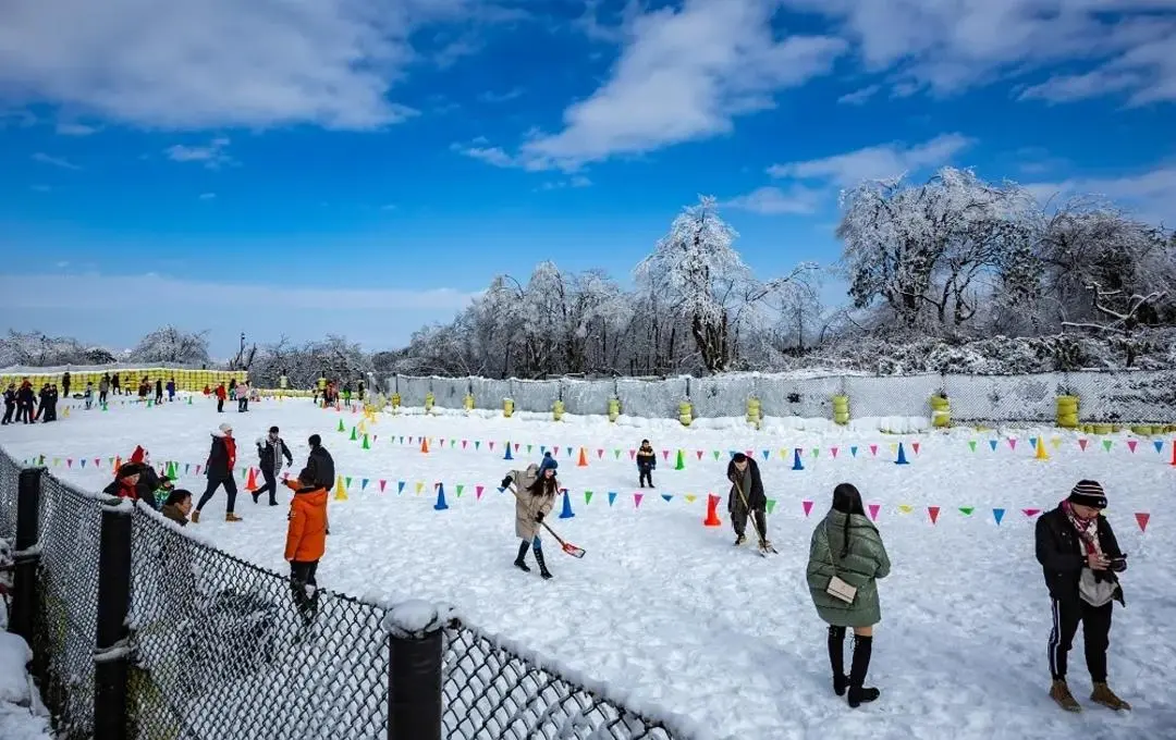 新一轮大降温或造就最美雪景 元旦小长假上峨眉山玩雪去