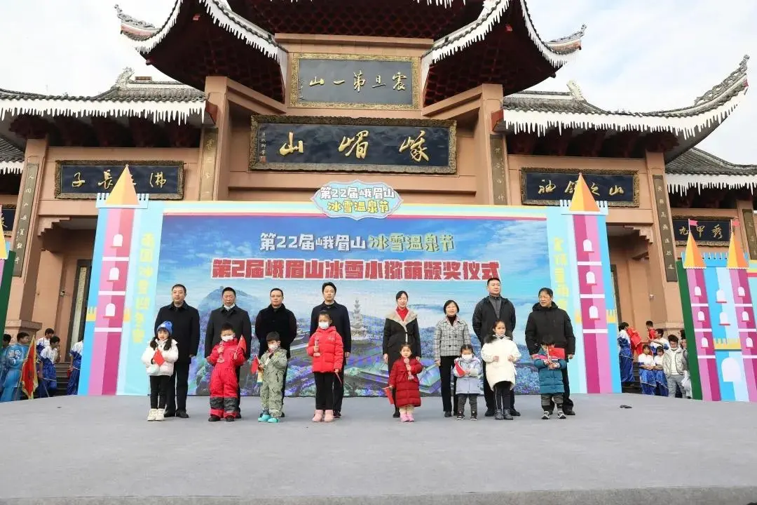 新一轮大降温或造就最美雪景 元旦小长假上峨眉山玩雪去