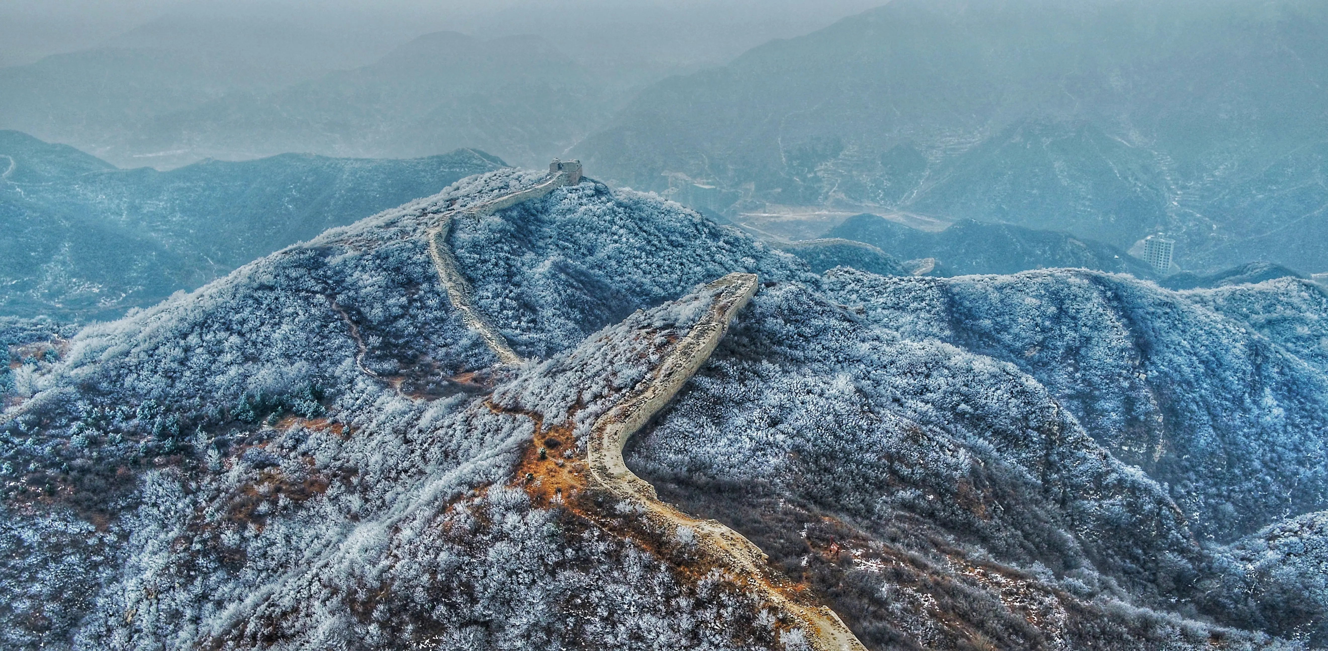 寒潮来后有美景，北京延庆现长城雾凇奇观