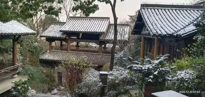 心动！昨晚错过下雪的别遗憾，雪后西湖的一大波美图来了