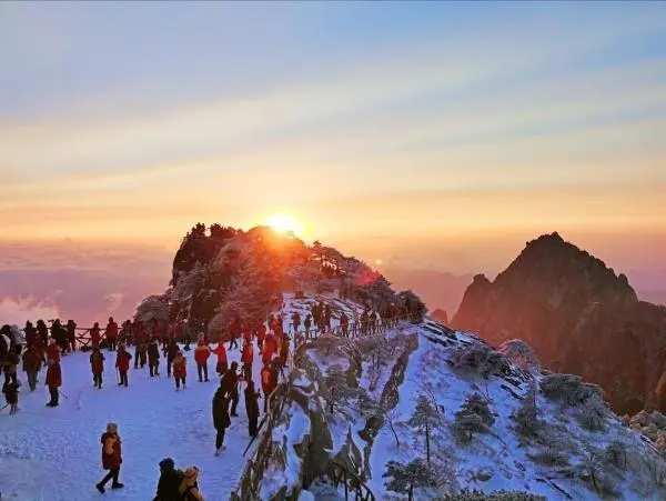 一下雪，黄山就美成了仙境