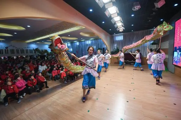 “迎新年”非遗文化进校园