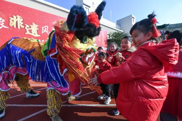 “迎新年”非遗文化进校园