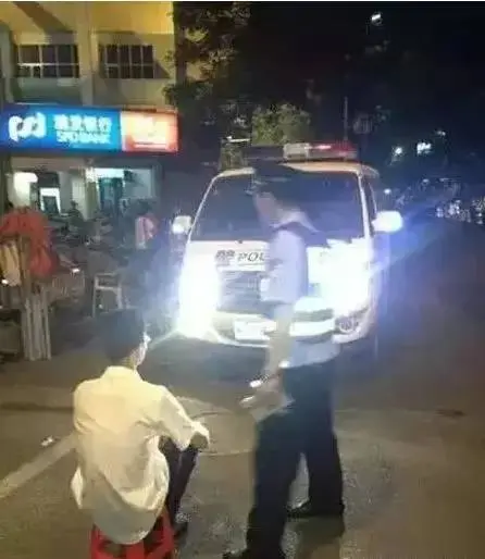 车牌号为“鲁Q×”的这位车主，请你立刻滚出费县………