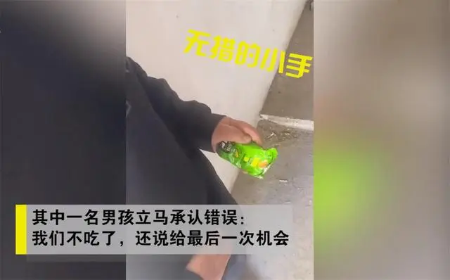 小学生躲厕所吃方便面，被老师“抓包”，反应让人心疼又好笑