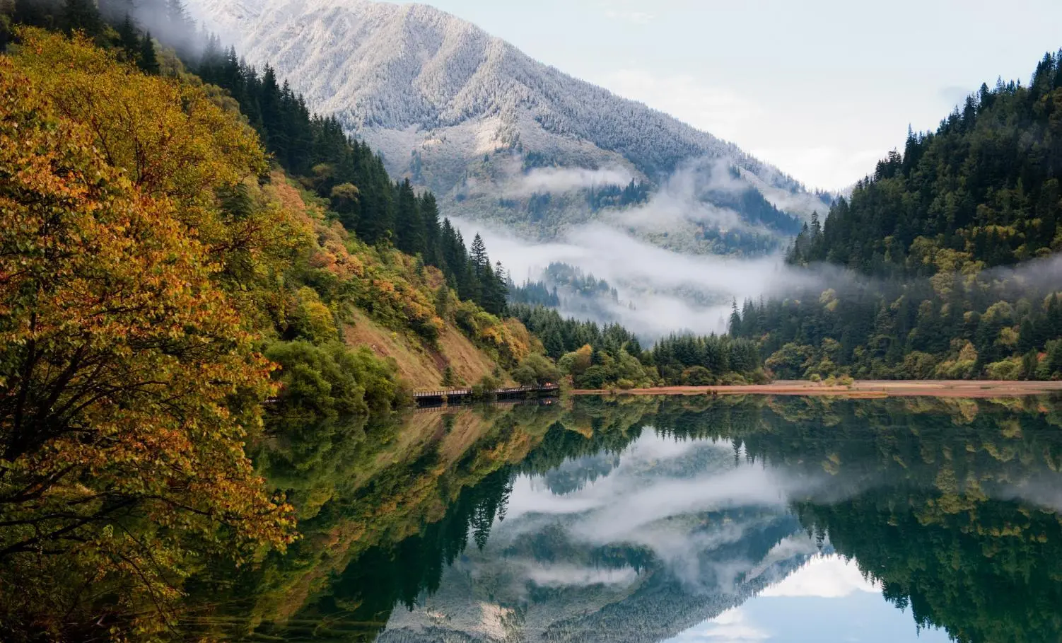 这个地方叫九寨沟，请永远记得它那宛如天堂般的绝世美景