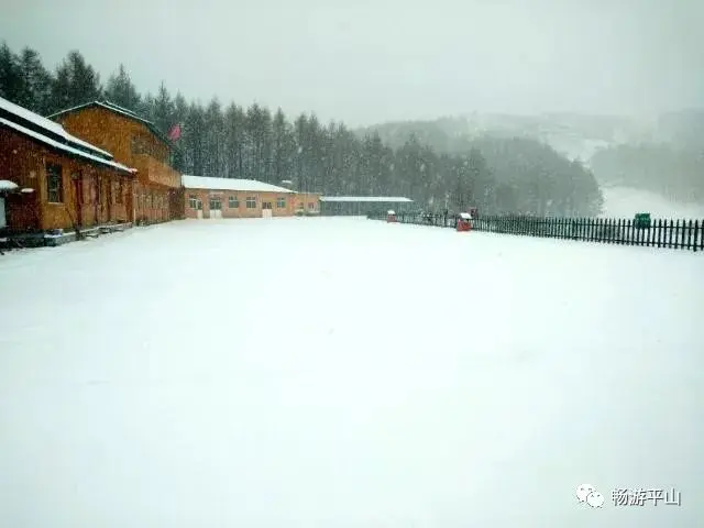 雪花、雾凇、冰瀑、云海、夕阳，让驼梁美成了一幅童话世界