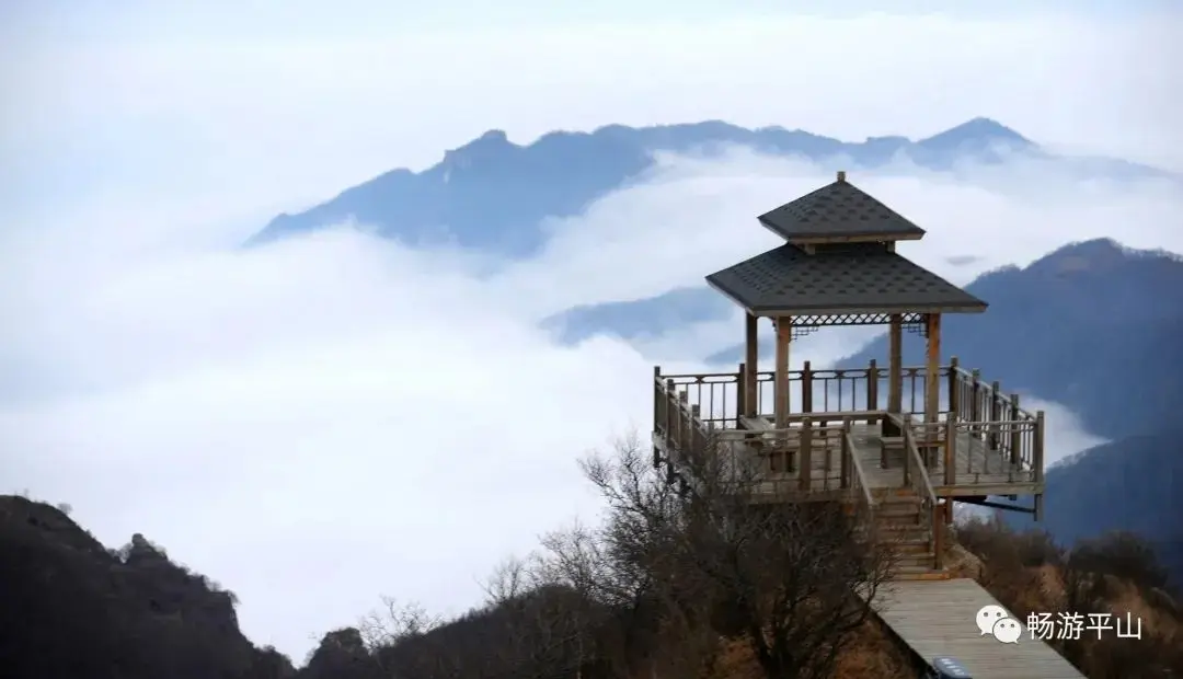 雪花、雾凇、冰瀑、云海、夕阳，让驼梁美成了一幅童话世界