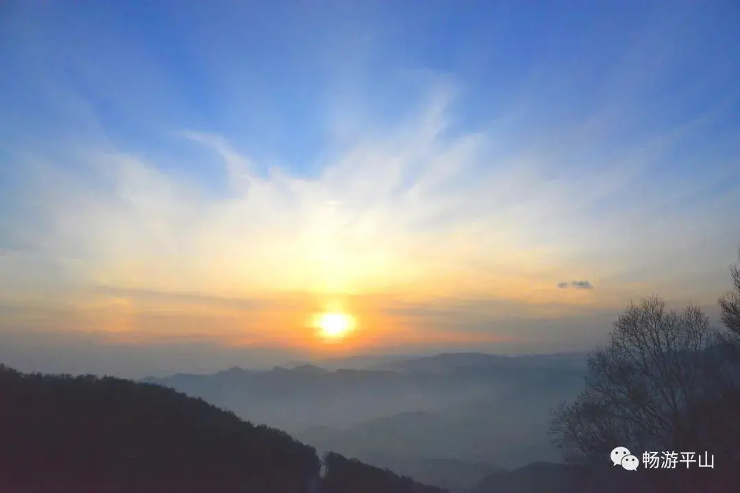 雪花、雾凇、冰瀑、云海、夕阳，让驼梁美成了一幅童话世界