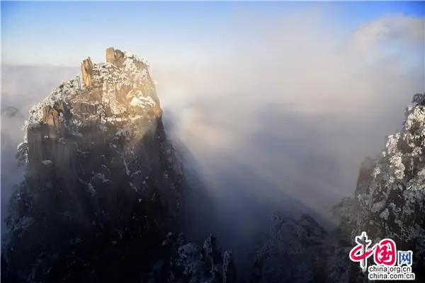 极寒天气来袭：安徽黄山出现神奇佛光