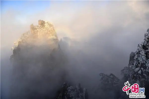 极寒天气来袭：安徽黄山出现神奇佛光