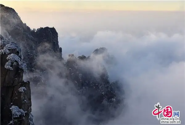 极寒天气来袭：安徽黄山出现神奇佛光