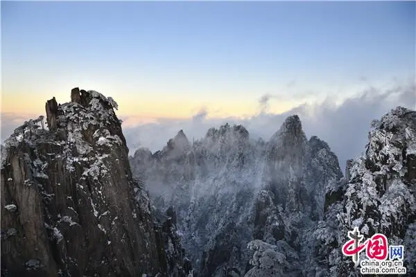 极寒天气来袭：安徽黄山出现神奇佛光