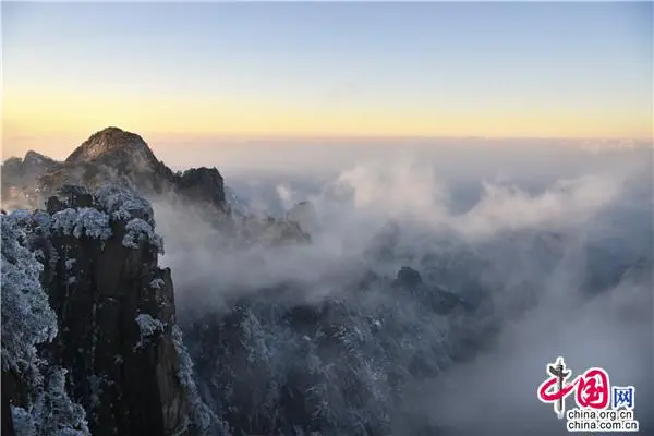 极寒天气来袭：安徽黄山出现神奇佛光