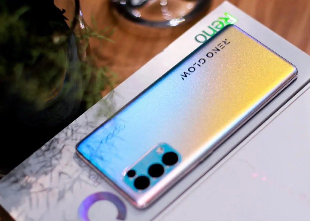 都是3999！小米11就一定比OPPOReno5Pro＋强？你会选择谁