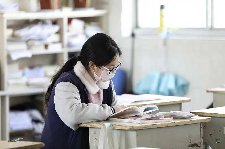 学生成绩不稳定，多半是学习方法没用对，家长要及时帮忙摆脱困境