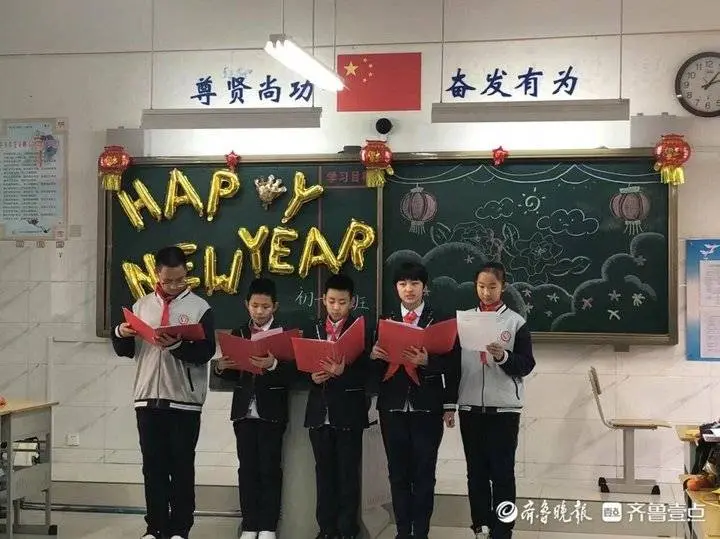 情报站｜同学们表演手语舞《听我说谢谢你》，与老师一起欢度元旦