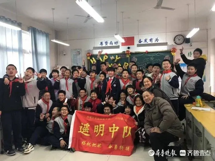 情报站｜同学们表演手语舞《听我说谢谢你》，与老师一起欢度元旦