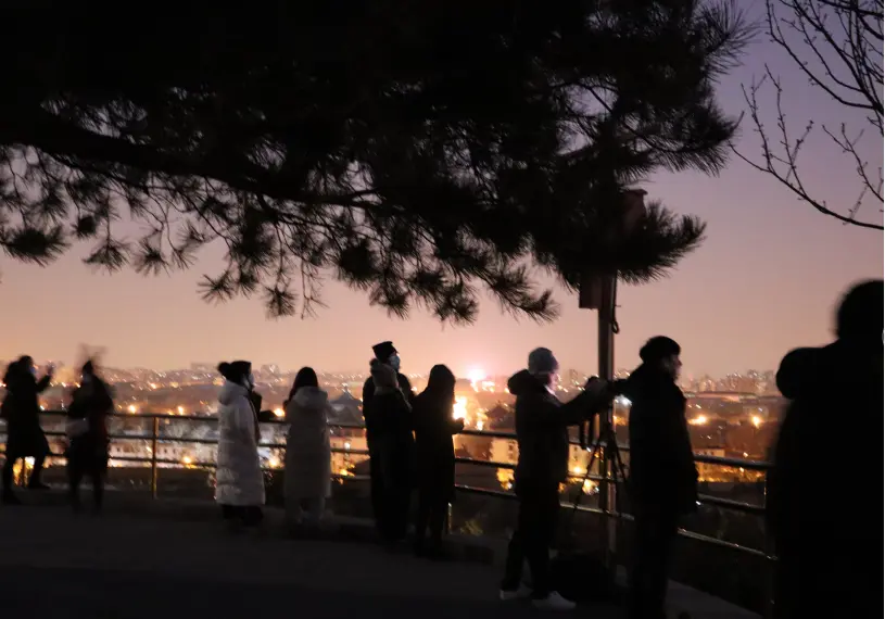 今晨，“紫禁之巅”迎接京城新年第一缕日出