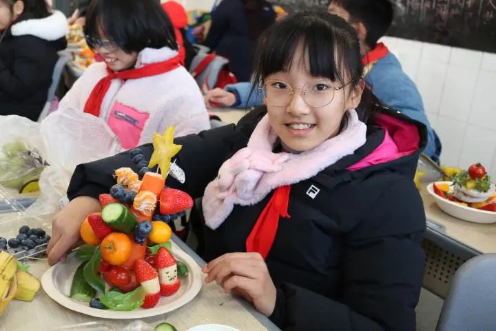 理豆芽、择芹菜……这场劳动技能大比拼有爱有温度！