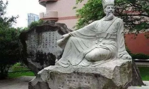 刘伯温临终说：刘家五代后会出现一奇才，重振刘家，结果字字应验