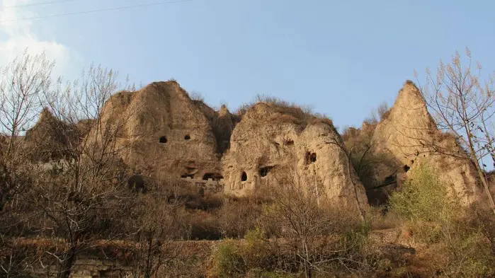 山西这个深山古寺，寺内“无头龟”驮石碑，还有一幅五代时期壁画