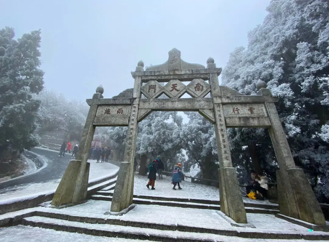 湖南南岳衡山雾凇，从广州出发仅两小时高铁，像天宫一样绝美