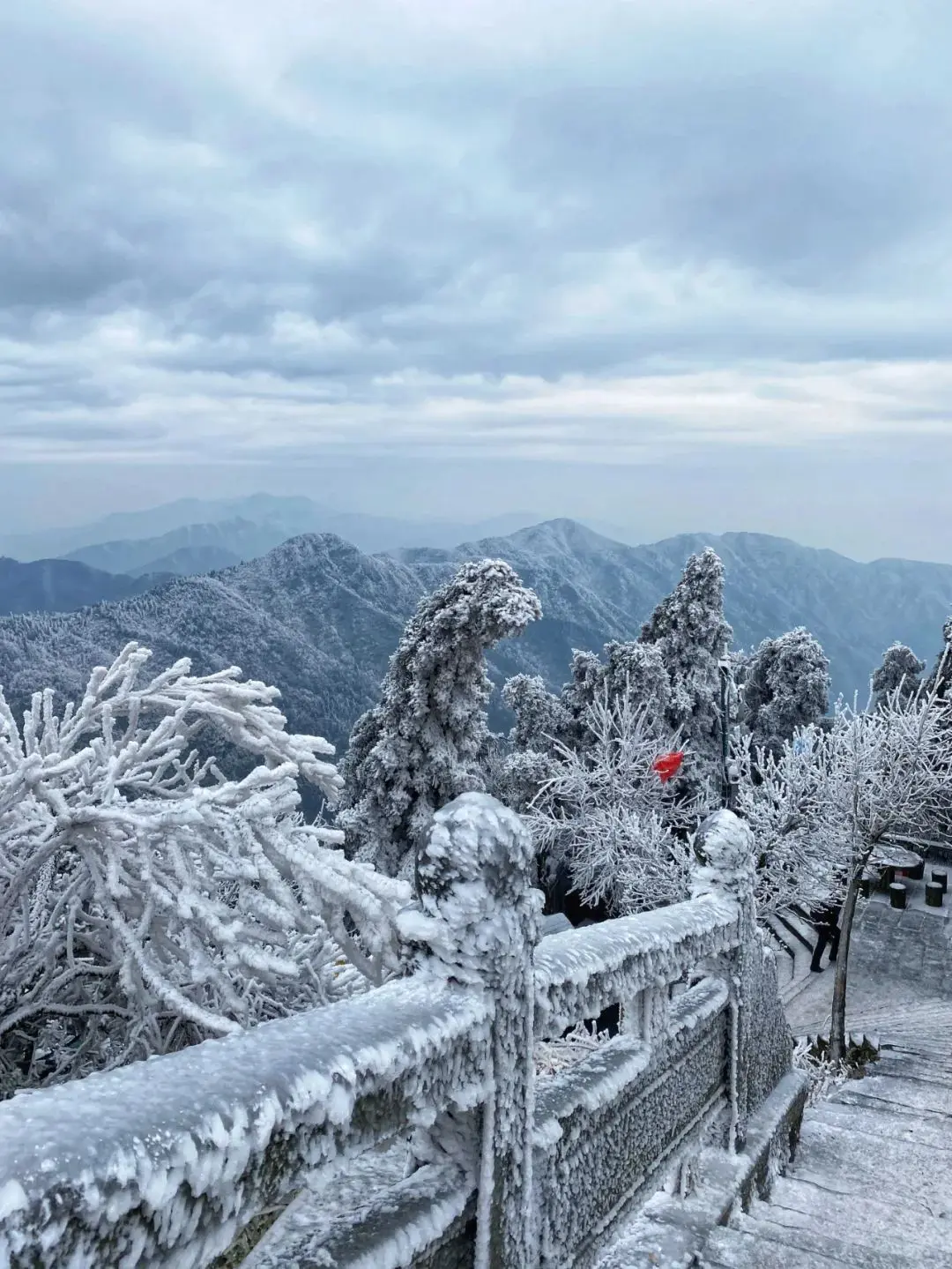 湖南南岳衡山雾凇，从广州出发仅两小时高铁，像天宫一样绝美