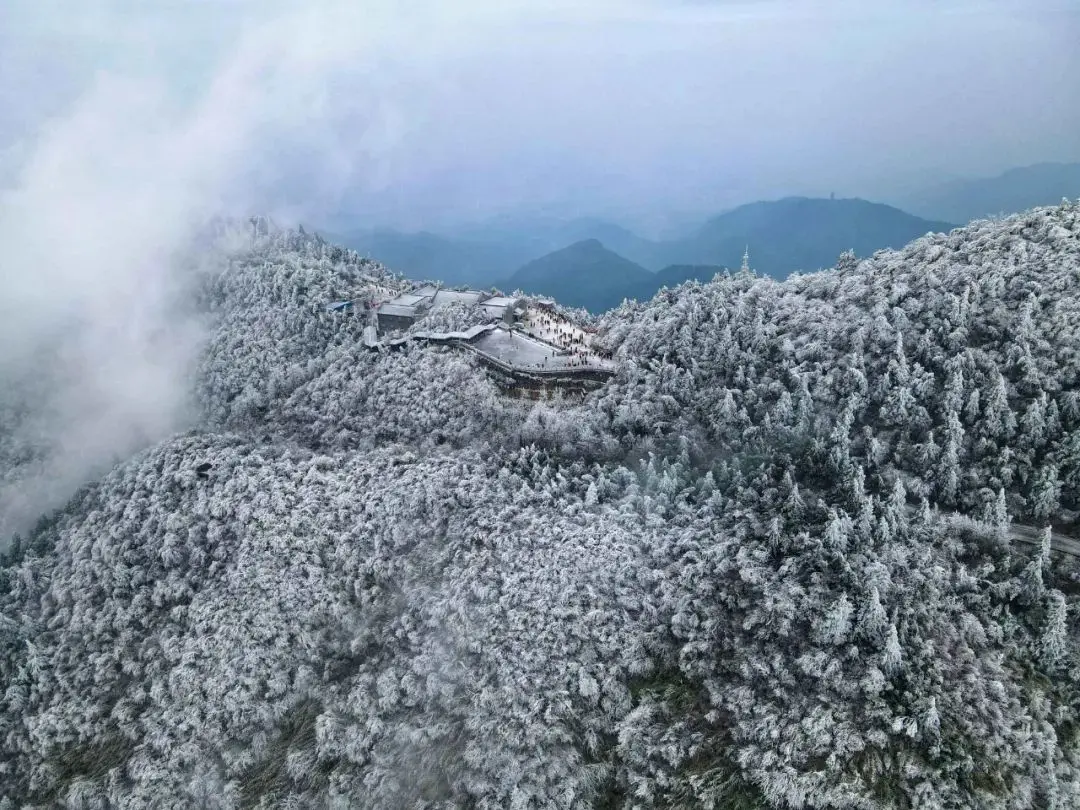 湖南南岳衡山雾凇，从广州出发仅两小时高铁，像天宫一样绝美